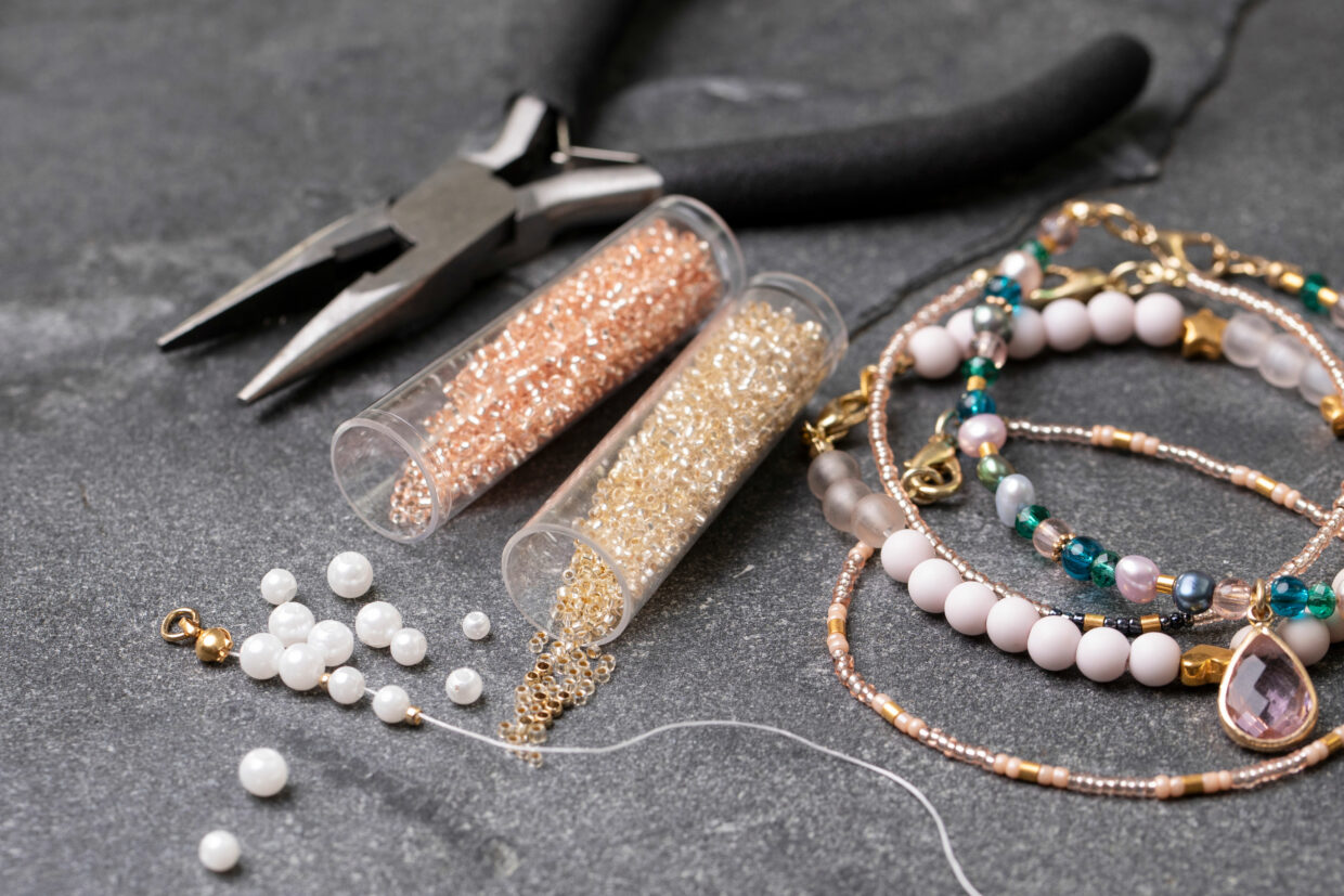 Krigsfanger par Blændende DIY smykker: Uundværlige teknikker til smykkefremstilling med perler -  CChobby Blog