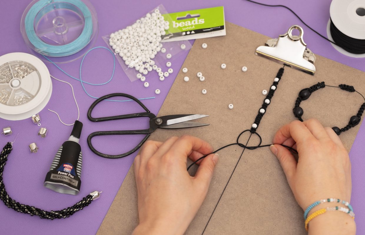 Pinpoint konstruktion Dyrke motion DIY smykker: Lær at knytte dine egne smykker - CChobby Blog