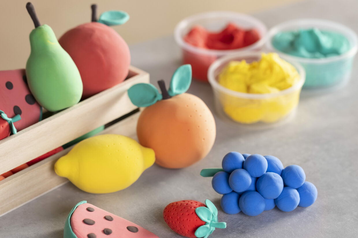 Lav fine og farvestrålende frugter og grøntsager til børnenes legekøkken.